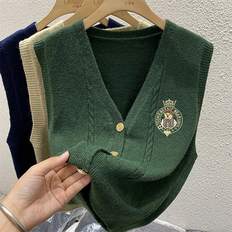 New Embroidered Bear Knitted L - огляд і ціна Sewing Vest